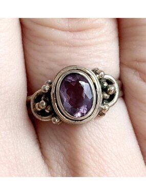 Amethyst Oval Gemstone Scalloped Edge Sterling Silver 925 Vintage Ring - sz 6.25